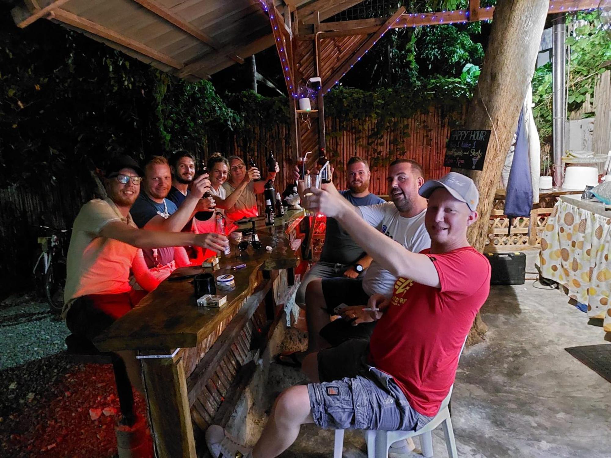 The Backyard Inn โมอัลโบอัล ภายนอก รูปภาพ