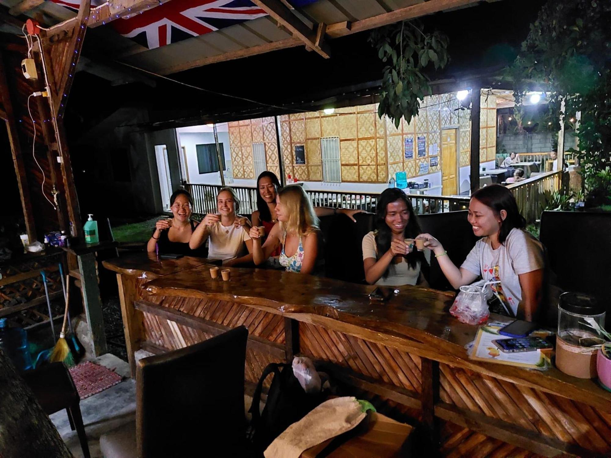 The Backyard Inn โมอัลโบอัล ภายนอก รูปภาพ