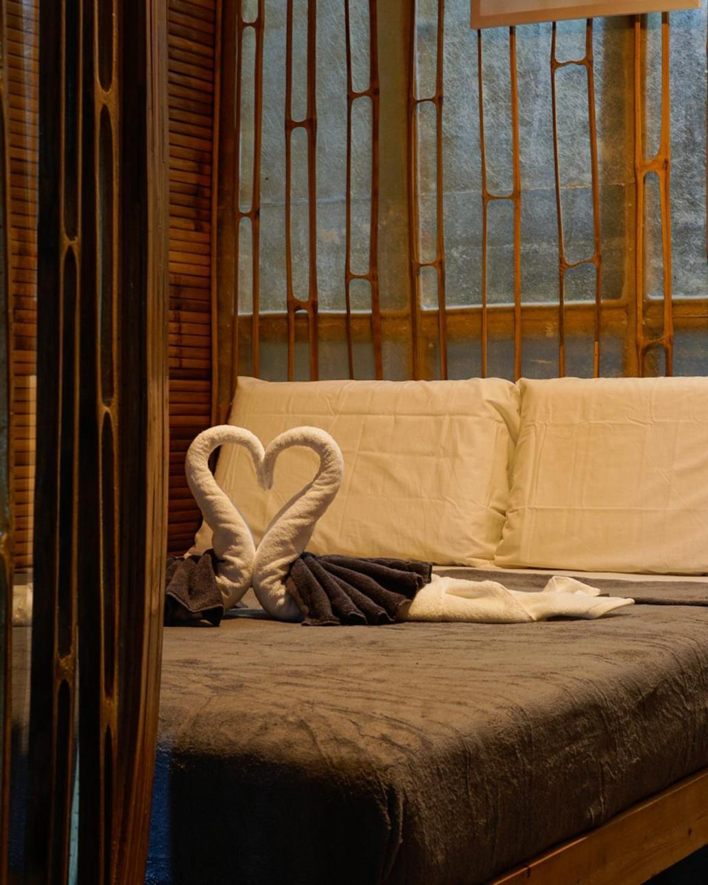 The Backyard Inn โมอัลโบอัล ภายนอก รูปภาพ
